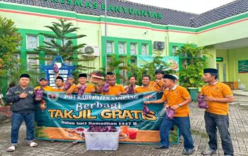 Semarakkan Ramadan dan HPN Ke-80, PWI Sampang Bagikan Ratusan Takjil dan Menu Buka Puasa