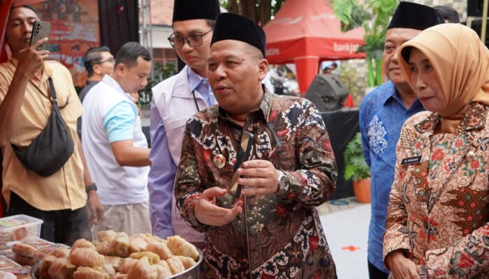 Wabup Salmanudin Buka Bazar Murah Ramadan Bank Jatim di Jombang