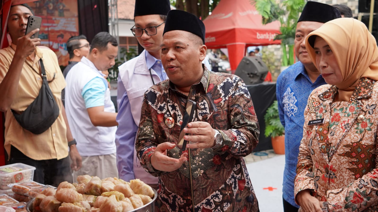 Wabup Salmanudin Buka Bazar Murah Ramadan Bank Jatim di Jombang