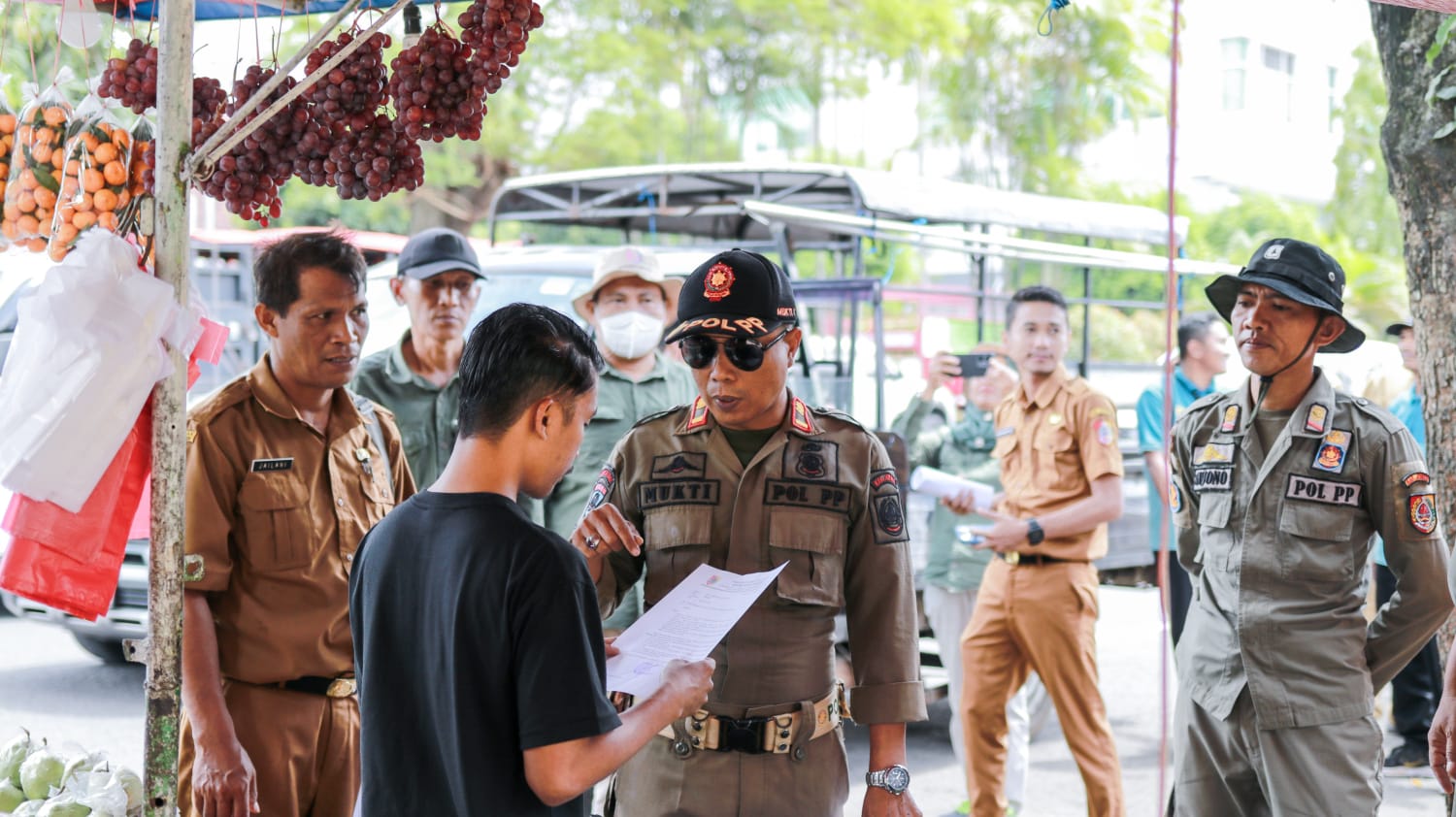 Pemkab Jember Terjunkan Satgas, Tata Kembali Fungsi Pedestrian dan Fasilitas Publik