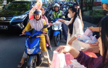 Perayaan 9 Tahun Usaha, DeMaster Karaoke Kepanjen Gelar Aksi Sosial Ramadan dengan 900 Paket Takjil
