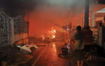 Korek Api Diduga Picu Kebakaran Hebat di Kotalama, Toko Sparepart dan Mobil Hangus, Kerugian Ditaksir Rp500 Juta