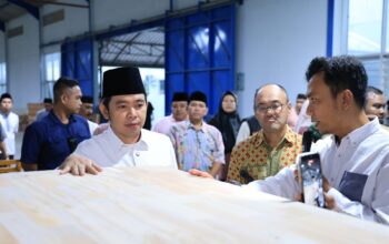 Investasikan Rp150 Miliar, Rombongan Bupati Fawait dan OPD Pilih Gunakan Minibus Kunjungi PMA Asal Jepang