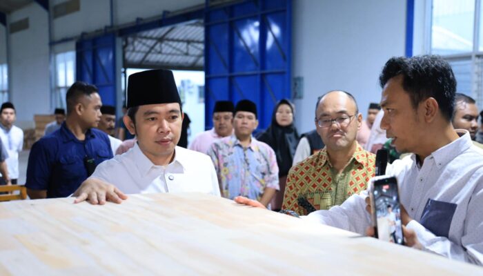 Investasikan Rp150 Miliar, Rombongan Bupati Fawait dan OPD Pilih Gunakan Minibus Kunjungi PMA Asal Jepang