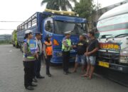 Polres Malang Tertibkan Truk Sumbu Tiga Demi Kelancaran Arus Mudik Lebaran