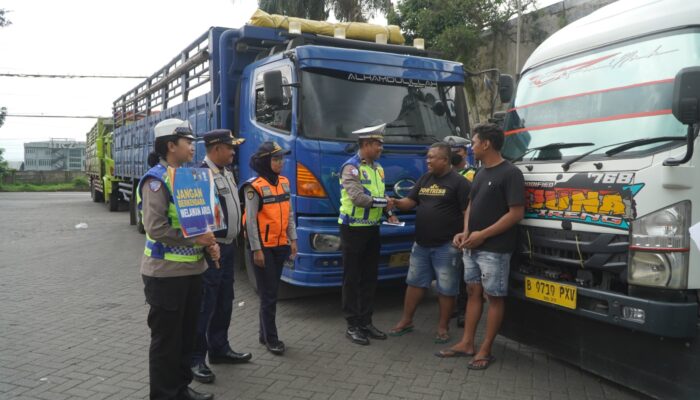 Polres Malang Tertibkan Truk Sumbu Tiga Demi Kelancaran Arus Mudik Lebaran