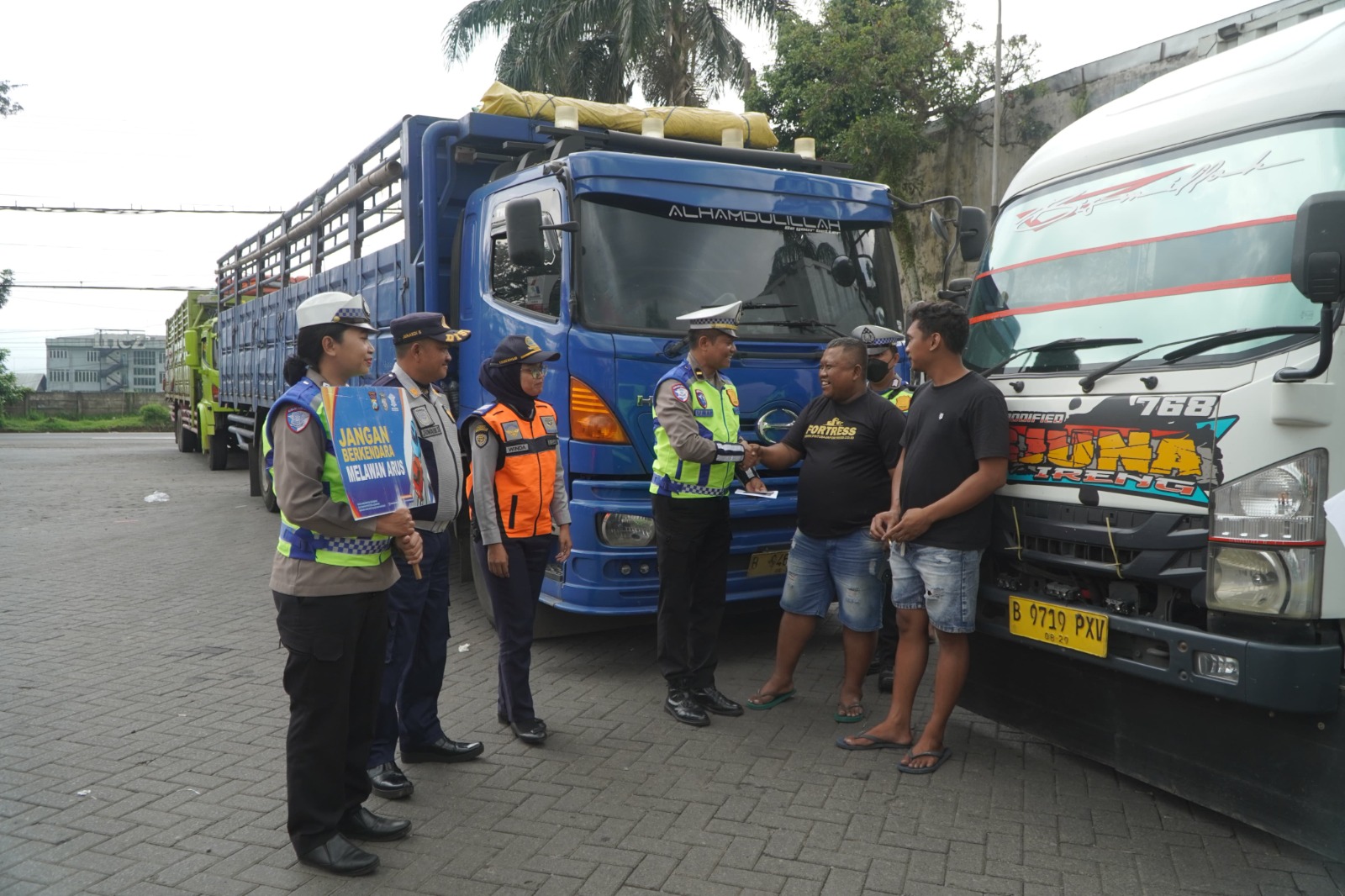 Polres Malang Tertibkan Truk Sumbu Tiga Demi Kelancaran Arus Mudik Lebaran