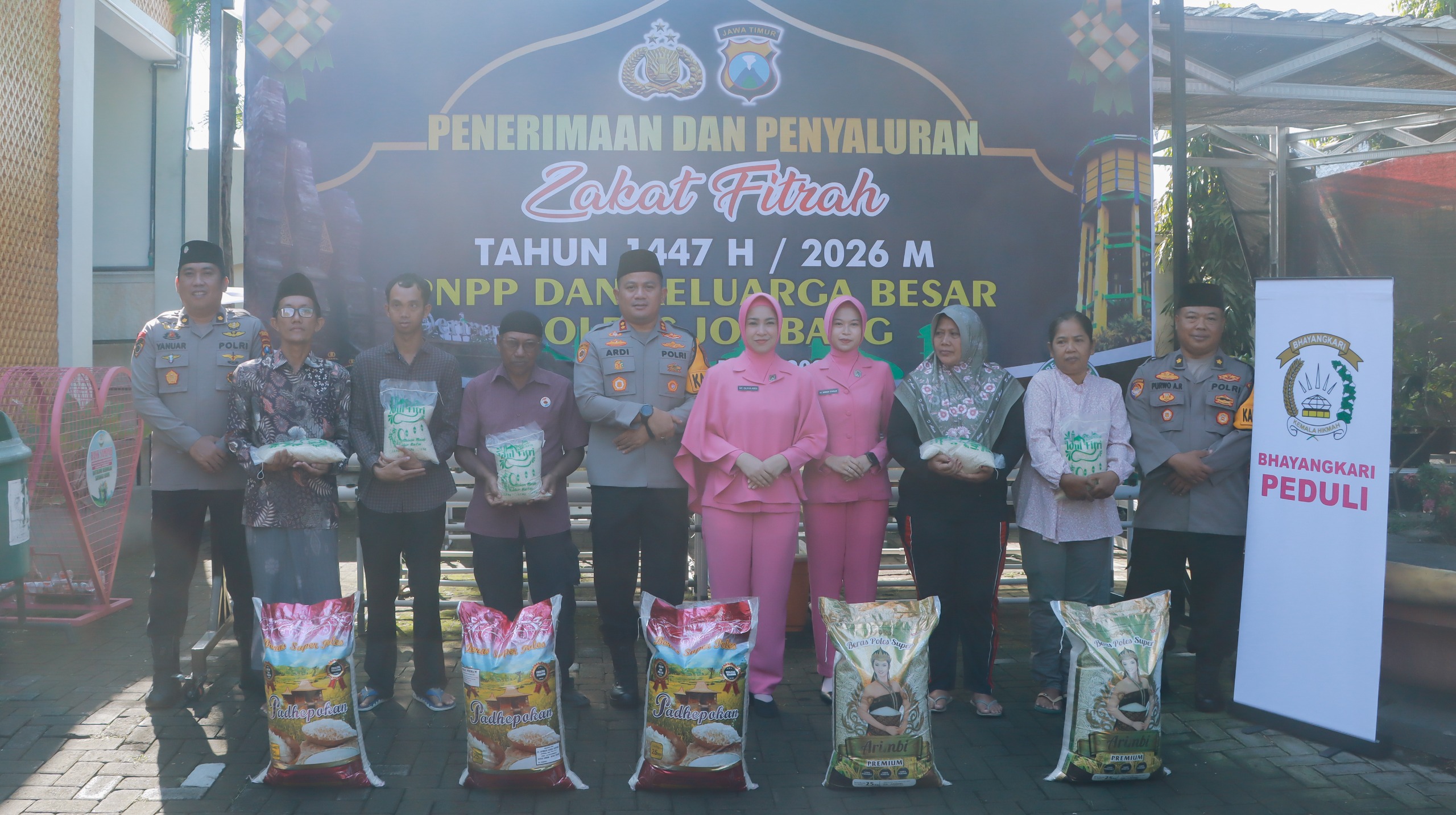 Polres Jombang Distribusikan Zakat Fitrah ke 550 Warga dan 16 Yayasan