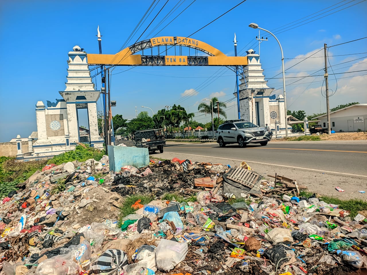 Sorotan Mudik Lebaran, Wajah Gerbang Timur Sampang Tercoreng Persoalan Sampah