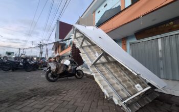 Proyek revitalisasi Pasar Ploso di Kabupaten Jombang, Jawa Timur senilai Rp3,9 miliar kembali menjadi sorotan.