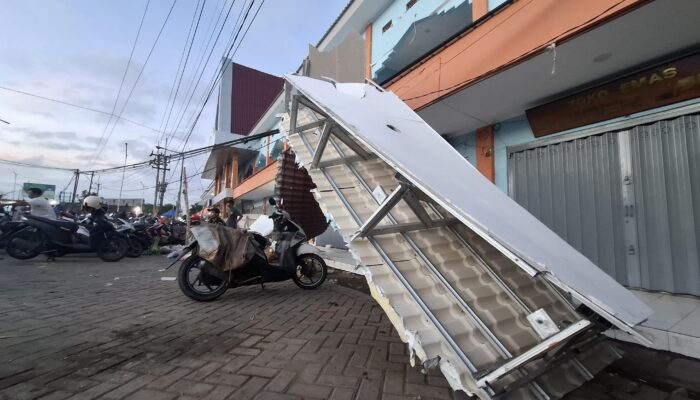 Kuras Anggaran Rp 3,9 Miliar, Kanopi Pasar Ploso Ambruk Belum Setahun Diduga Masalah Teknis