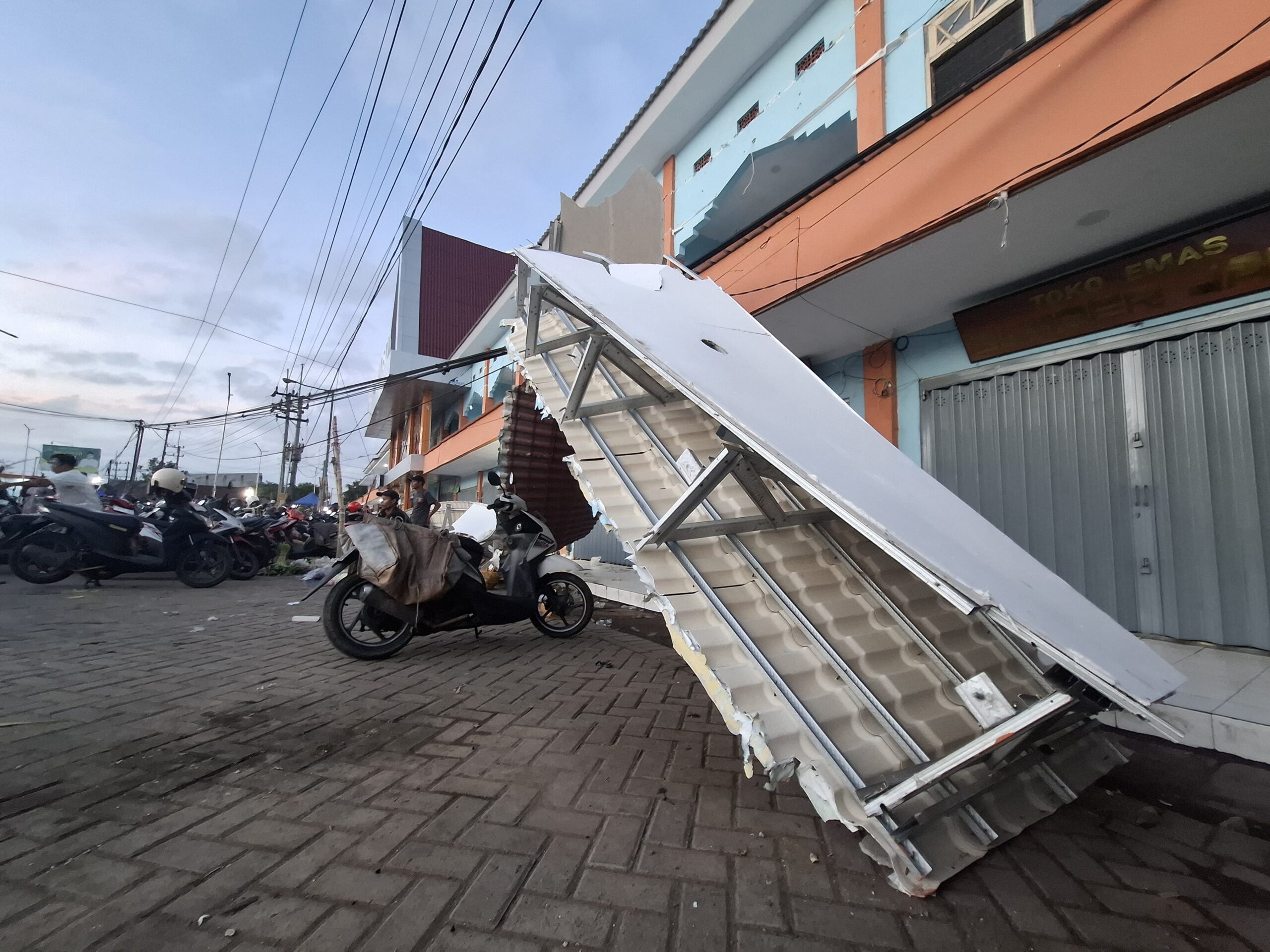 Proyek revitalisasi Pasar Ploso di Kabupaten Jombang, Jawa Timur senilai Rp3,9 miliar kembali menjadi sorotan.