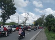 Arus lalu lintas pada H+1 Lebaran di Kecamatan Bandarkedungmulyo, Kabupaten Jombang, terpantau padat merayap sejak pukul 16.00 WIB.