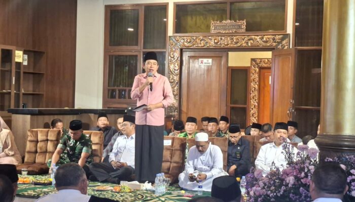 Ngantor Pertama, Tanpa Sekat, Bupati Fawait Temui Ribuan Warga di Pendopo Acara Kupatan