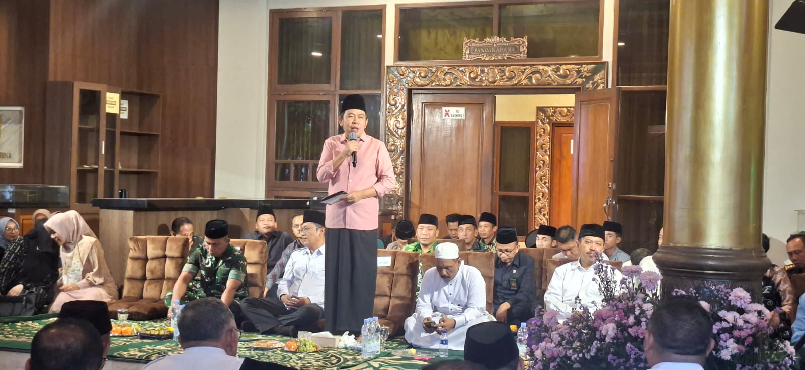 Ngantor Pertama, Tanpa Sekat, Bupati Fawait Temui Ribuan Warga di Pendopo Acara Kupatan