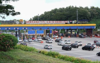 Gelombang arus balik Lebaran 2026 menuju kawasan Jabotabek menunjukkan lonjakan signifikan. Dalam kurun waktu H-10 hingga H+4 Idulfitri 1447 H (11–25 Maret 2026), tercatat sebanyak 2.165.081 kendaraan telah kembali memasuki wilayah metropolitan tersebut melalui sejumlah gerbang tol utama.