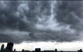 Cuaca Tak Bersahabat, BMKG Juanda Keluarkan Peringatan Wilayah Jatim Siaga 10 Hari ke Depan