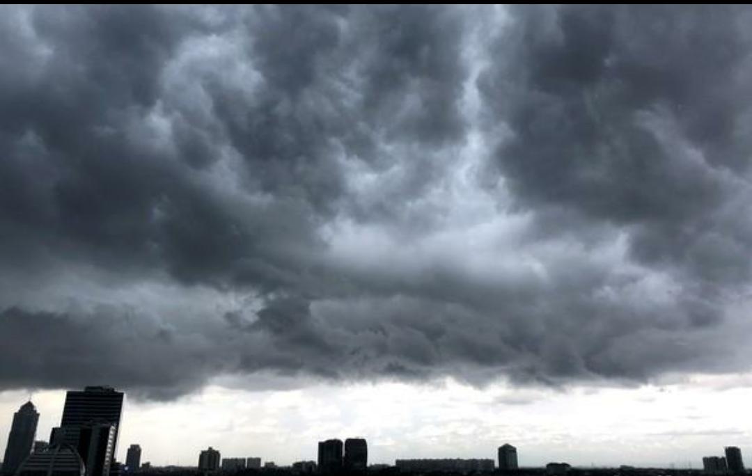 Cuaca Tak Bersahabat, BMKG Juanda Keluarkan Peringatan Wilayah Jatim Siaga 10 Hari ke Depan