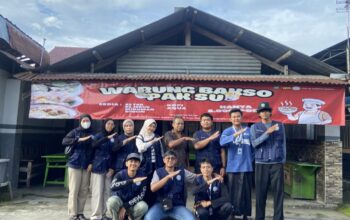 KSM Unisma Perkuat Sinergi dengan UMKM melalui Pemberian Banner dan Promosi saat Kegiatan Berburu Takjil