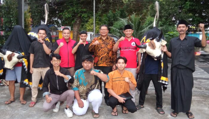 Semarak Ramadan di Kepanjen, PDI Perjuangan dan BMI Kabupaten Malang Bagikan Ratusan Takjil