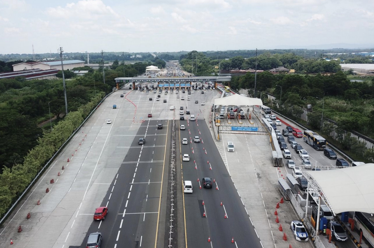 Lonjakan arus mudik Idulfitri 1447 Hijriah di ruas Tol Trans Jawa mencatat angka signifikan. PT Jasamarga Transjawa Tol (JTT) melaporkan, sebanyak 729.632 kendaraan bergerak menuju wilayah timur