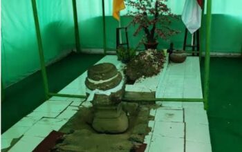 Mengalap Berkah di Balik Makam: Watu Junjung Jadi Magnet Spiritual