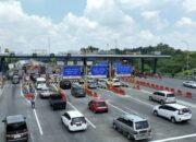 Lonjakan signifikan arus kendaraan terjadi di ruas Tol Surabaya–Mojokerto (Sumo) selama periode mudik dan balik Idulfitri 1447 H. PT Jasamarga Surabaya Mojokerto (JSM) mencatat total 679.020 kendaraan melintas keluar-masuk Surabaya pada periode H-10 hingga H+2 Lebaran, atau 11–23 Maret 2026. Angka tersebut meningkat 33,9 persen dibandingkan volume lalu lintas normal.