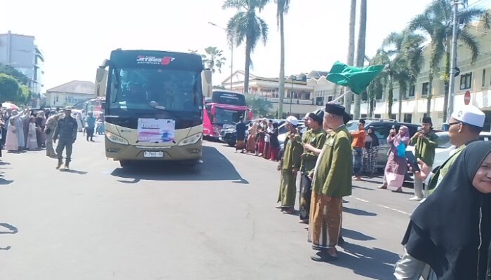 Bupati Fawait Fasilitasi Keberangkatan Santri Balik Mondok