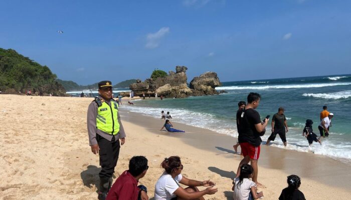 Puncak Libur Panjang Diserbu Wisatawan, Polisi Intensifkan Patroli di Pantai Malang Selatan
