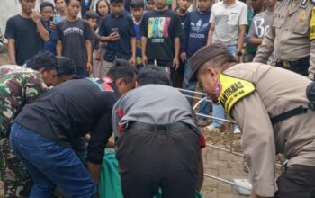 Geger! Pria Pencari Rongsokan Ditemukan Tewas Mengambang di Sungai Putat Lor