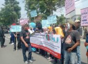 Pengadaan Seragam DPRD Jombang Rp500 Juta Diprotes, Massa Turun ke Jalan