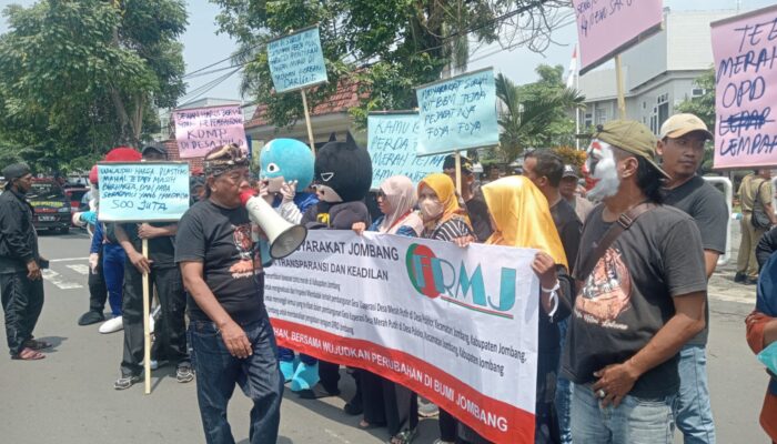 Pengadaan Seragam DPRD Jombang Rp500 Juta Diprotes, Massa Turun ke Jalan