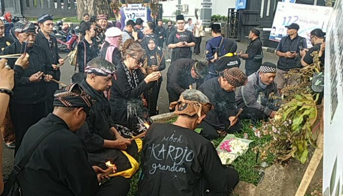 Budayawan Gelar Tumpengan Nutupi Wirang Sebagai Respon Penetapan Busana Khas Malang