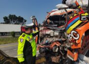 Kecelakaan Maut di Tol Jombang-Mojokerto, Sopir dan Kernet Tewas di Tempat