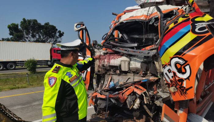 Kecelakaan Maut di Tol Jombang-Mojokerto, Sopir dan Kernet Tewas di Tempat