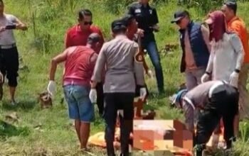 Penemuan Mayat di Jombang, Korban Bertelanjang Dada dan Leher Tersayat