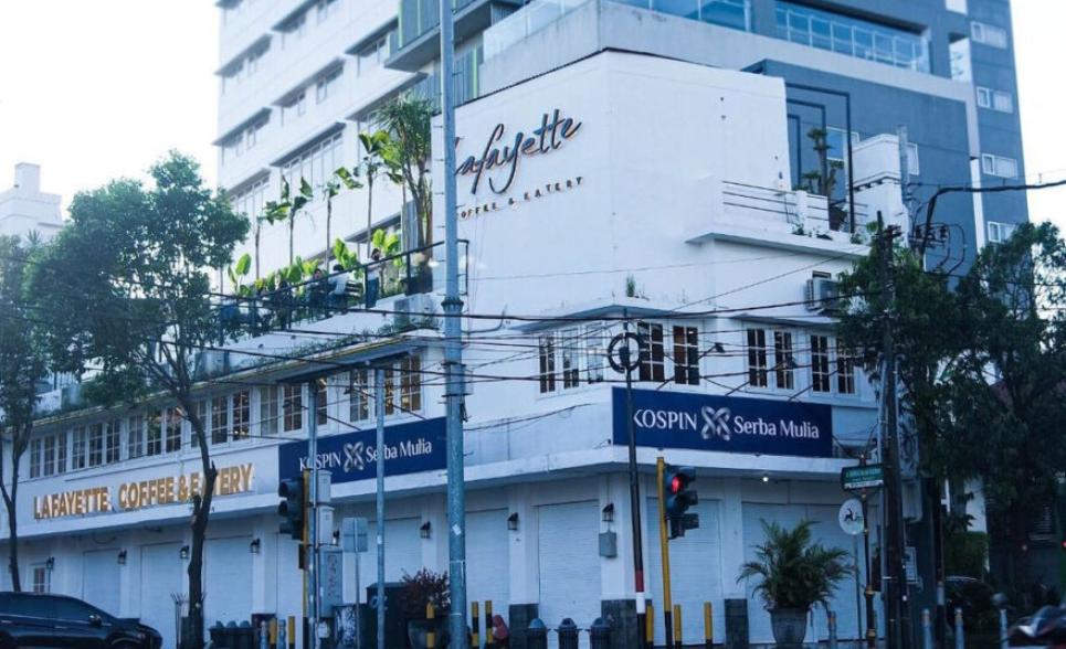 Fenomena nota gantung yang belakangan viral di kalangan masyarakat ternyata menyimpan dampak serius, tidak hanya bagi konsumen tetapi juga pemilik usaha hingga penerimaan pajak daerah. Salah satu contoh praktik ini ditemukan di Kafe Lafayet, yang kini menjadi perhatian publik.