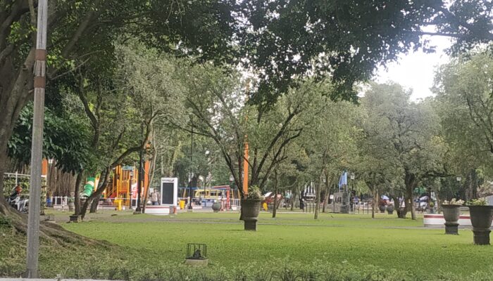 Fasilitas Baru Perilaku Lama, Kesadaran Warga di Alun-Alun Merdeka Masih Rendah