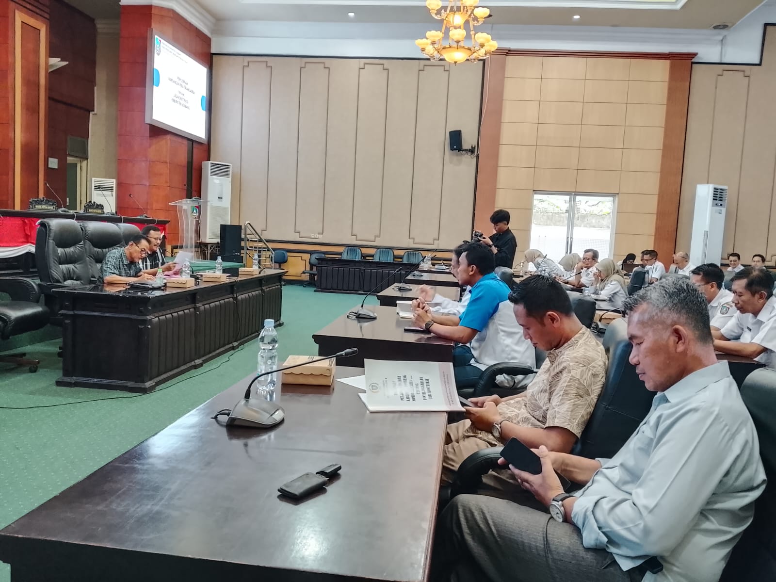 DPRD Jombang Bahas Raperda Jasa Konstruksi, Dorong Pengusaha Lokal Tak Lagi Jadi Penonton