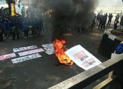 Aksi PMII Malang Raya Memanas di DPRD, Bakar Ban hingga Desak Pengusutan Tuntas Kasus Andrie Yunus