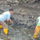 Gerak Cepat Tangani Pendangkalan, Satgas DPUPR Angkat Sampah dan Sedimen di Sungai Sedudut Mulyorejo