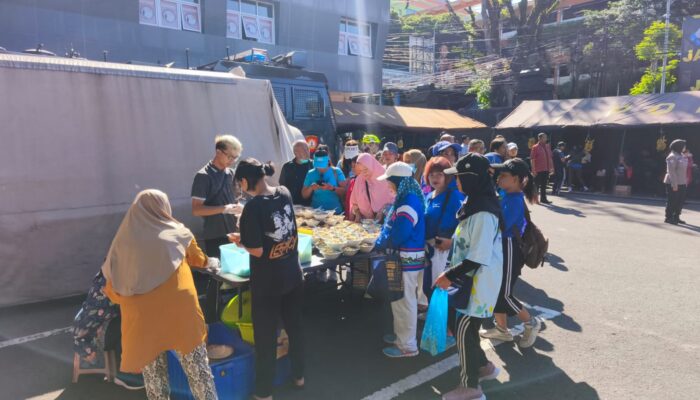 Polresta Malang Kota Tebar Kepedulian, Ratusan Warga Nikmati Sarapan Gratis