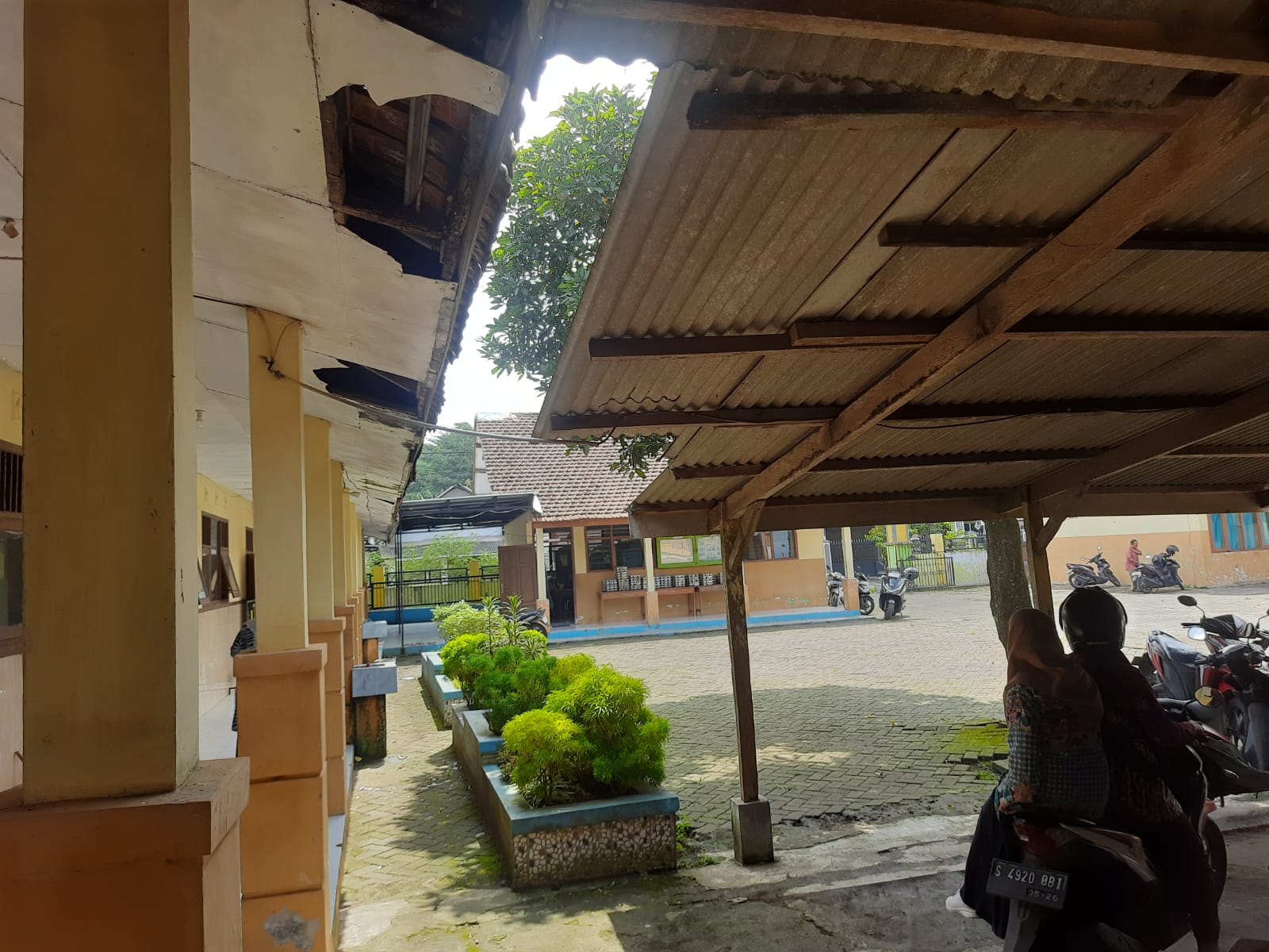 Sekolah di Jombang Ini Bertahan dengan Tambal Sulam, Atap Kelas Rusak Belum Direhab