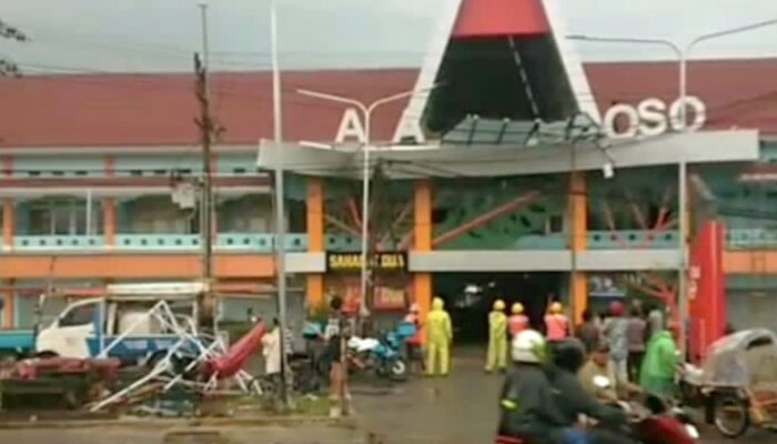 Kanopi Pasar Ploso Ambruk dan ACP RSUD Rusak, Aktivis Minta Kejaksaan Turun Tangan