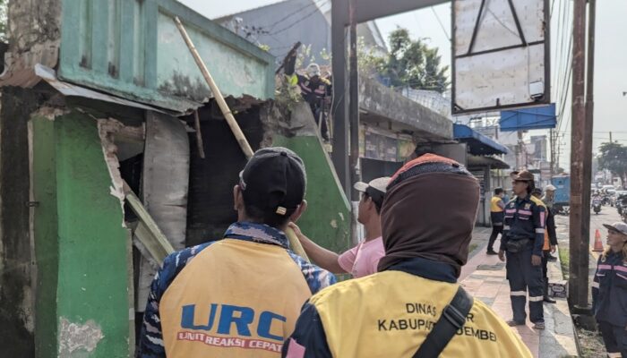 Libatkan Lintas OPD, Pemkab Jember Tertibkan Bangunan Liar di Atas Saluran Irigasi