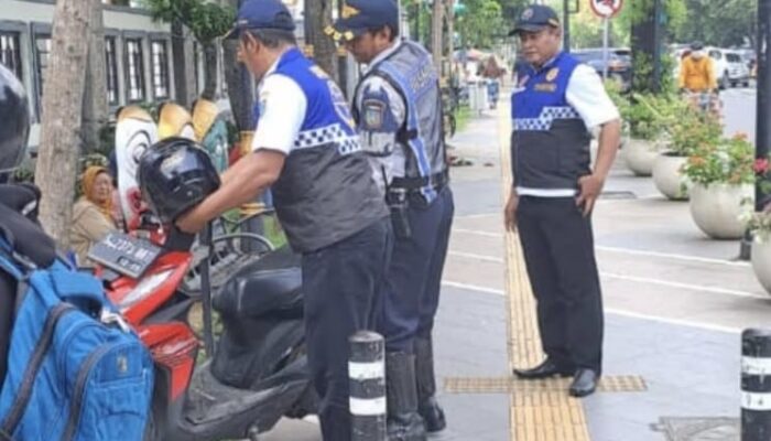 Dishub Jombang Intensifkan Pengawasan Parkir dan Pengendalian Lalu Lintas di Sejumlah Ruas Jalan