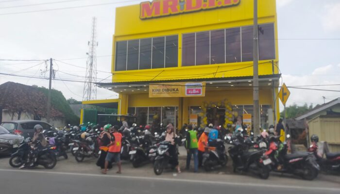 DPRD Jombang: Penertiban Toko Modern Tak Tegas, PKL Justru Jadi Sasaran