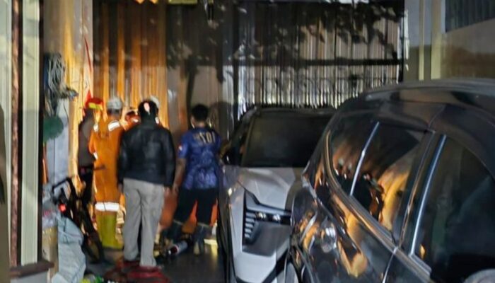 Rumah Dua Lantai di Jombang Terbakar, Satu Tewas dan Satu Pingsan