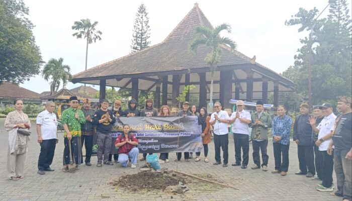 Peringati Hari Bumi 2026, Masyarakat Adat Singhasari Hidupkan Kembali Pohon Langka Jampinang di Halaman Kawedanan