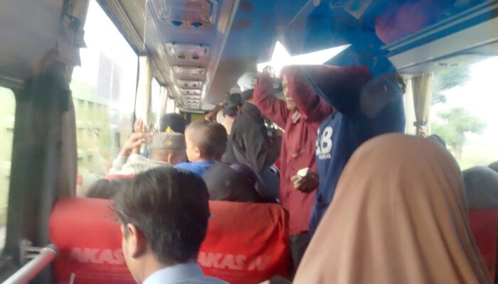 Diduga Overkapasitas, Penumpang Keluhkan Layanan Bus Akas Mila Sejahtera